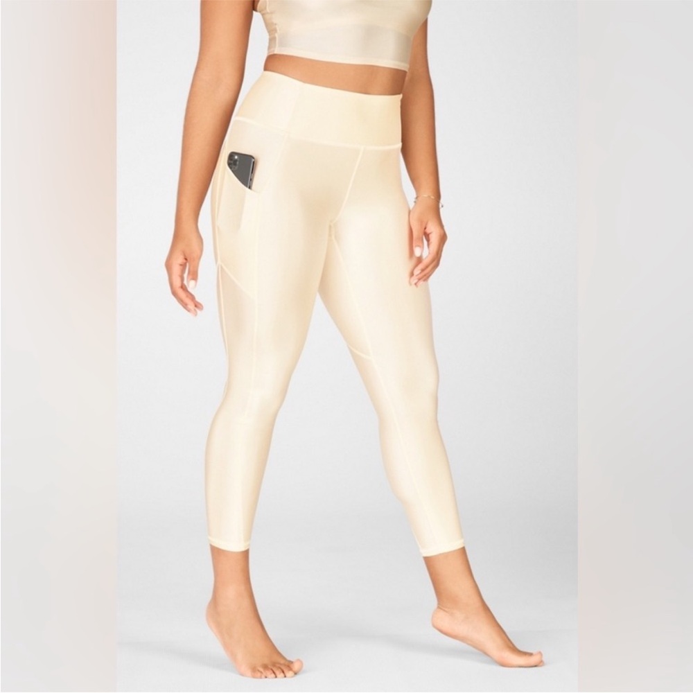 Fabletics Oasis Shine High-Waisted Pocket 7/8 Leggings